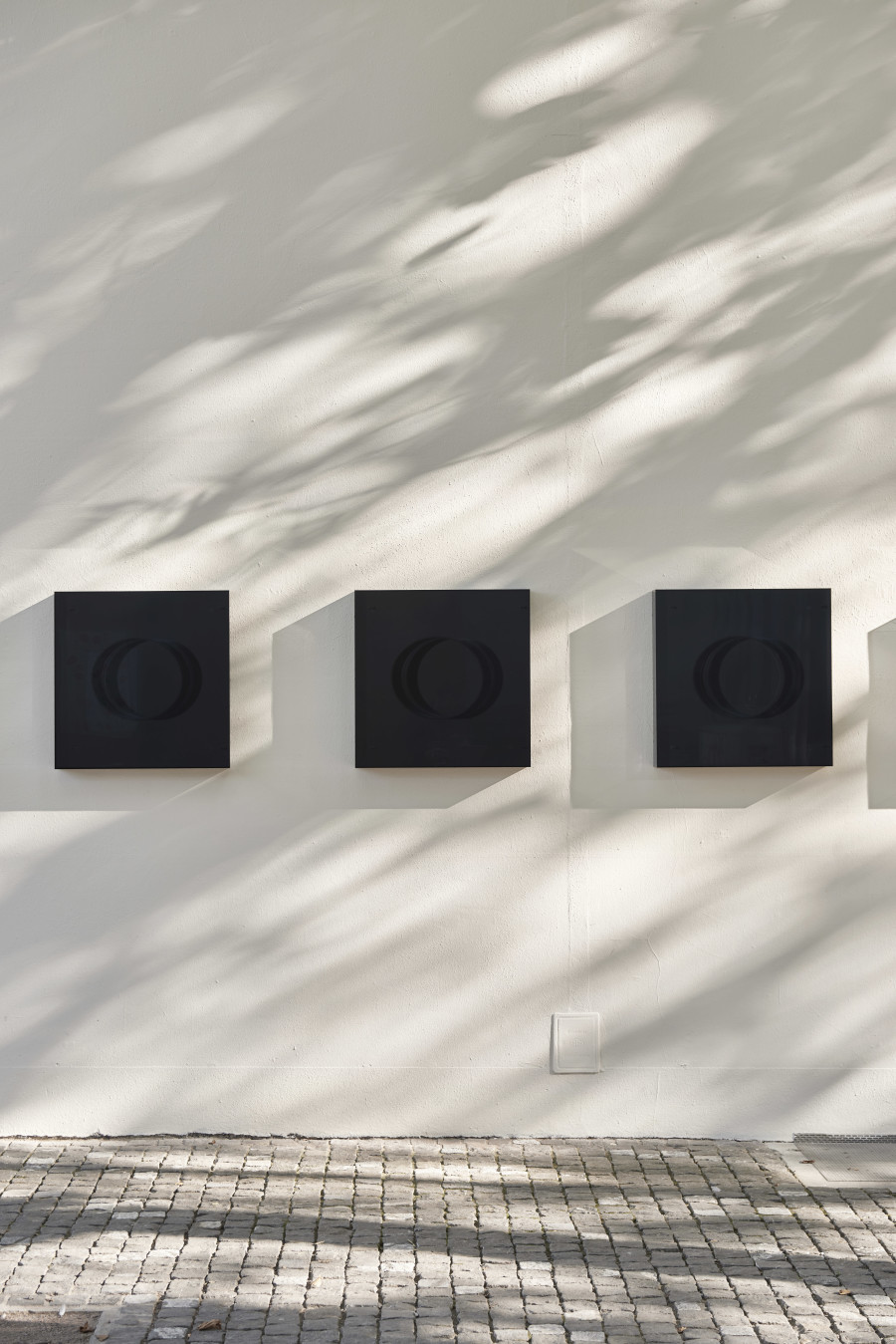 Marie Matusz, detail view, of: Canons and Continents (Dérives I-XXXVI), Kunsthalle Basel back wall, 2024, photo: Philipp Hänger / Kunsthalle Basel