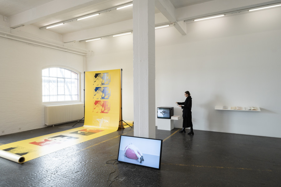 Alexandra Bachzetsis, «Notebook», exhibition view, 2023. Photo: Kunst Halle Sankt Gallen, E. Sommer. Courtesy: the artist. Courtesy: Experimenter, Karma International, kurimanzutto, Meyer Riegger.
