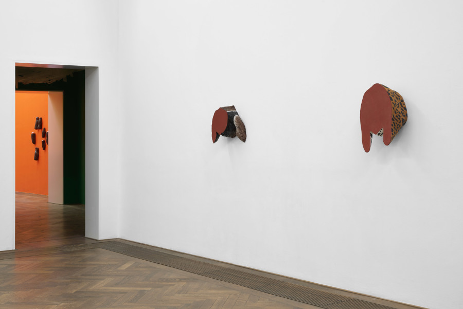 Installation view, Pedro Wirz, Environmental Hangover, Kunsthalle Basel, 2022, view on Bicho Abstrato (Tamanduá), 2022 (left), und Bicho Abstrato (Onça), 2022 (right). Photo: Philipp Hänger / Kunsthalle Basel