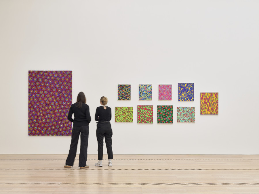 Installation view "Yayoi Kusama", Fondation Beyeler, Riehen/Basel, 2025. © YAYOI KUSAMA. Photo: Mark Niedermann