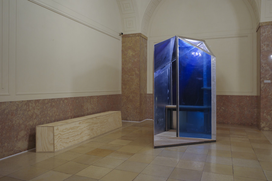 Oscar Tuazon, Reading Booth, 2016, Ausstellungsansicht Building, Kunst Museum Winterthur, 2023. Courtesy the Artist und Galerie Chantal Crousel, Foto: Reto Kaufmann