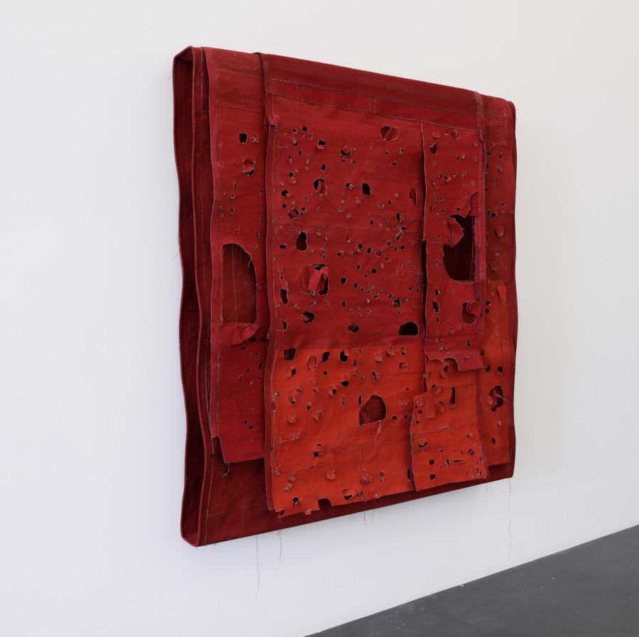 Simon Callery, Red and orange contact painting: Stura, 2021 canvas, distemper, thread and wood, 141 x 156 x 18 cm. Photo: Andreas Furrer