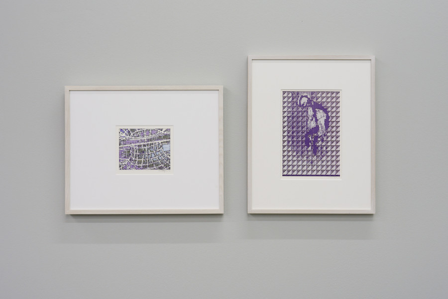 Installation view, Charlotte Johannesson, Black Hole (Purple Blue), 1983 ; Untitled (Purple), 1983, Kunsthalle Friart Fribourg, 2023. Photo : Guillaume Python. Courtesy of the artist and Kunsthalle Friart Fribourg