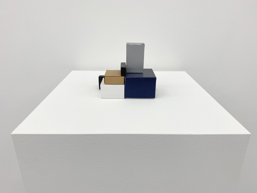 Hans-Peter Feldmann, Schachtelskulptur auf Sockel, 1990s, Cardboard boxes, 16 x 18 x 10 cm