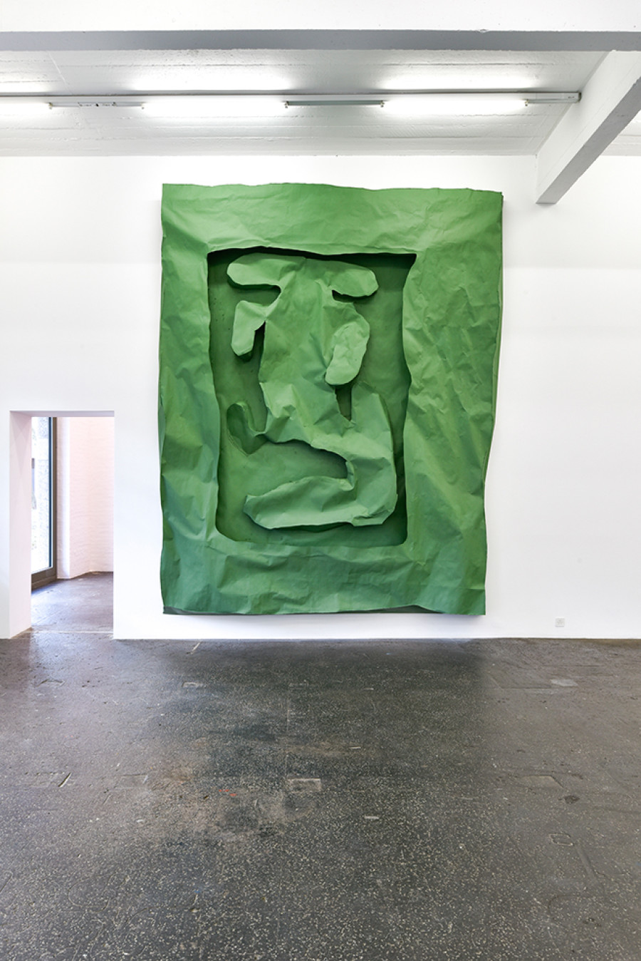 Simone Holliger, Green frame figure, 2020. Courtesy: the artist; Gallery Nicolas Krupp, Basel. Photo: Kunst Halle Sankt Gallen, Sebastian Schaub