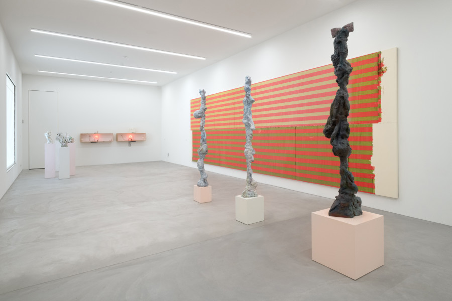 Exhibition view Wade Guyton & Rebecca Warren. The Raw and the Cooked: The Power of Transformation, Bechtler Stiftung, 2023, Image: Flavio Karrer