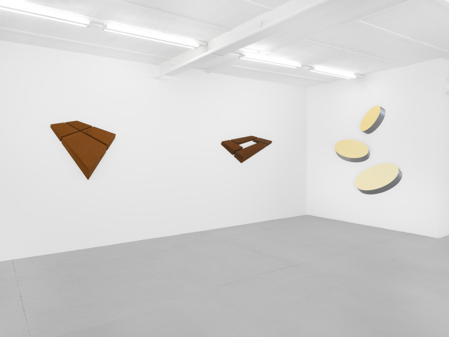 Wolfram Ullrich, Installation view, 2022, galerie lange + pult Auvernier, Photos: Julien Gremaud.