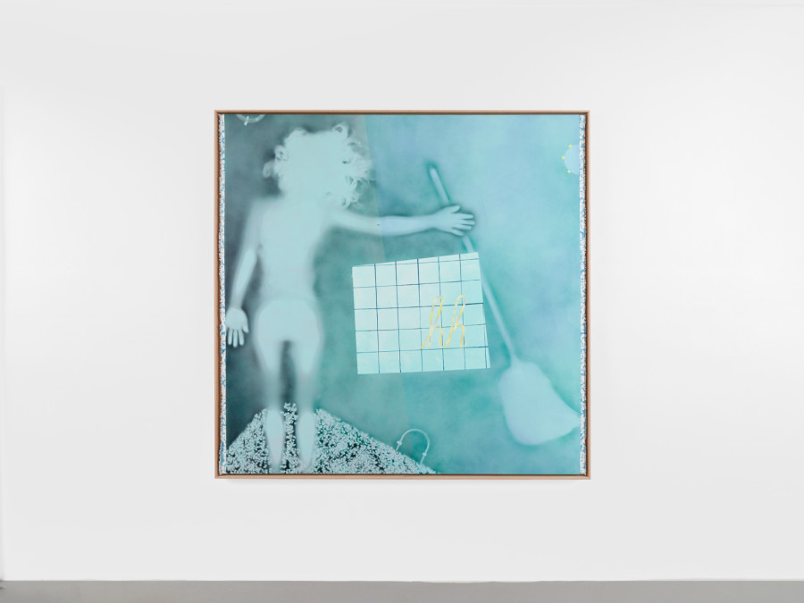 Hippolyte Hentgen, Bleue Vapeur, acrylique et encre sur toile, 2022, vue de l’exposition « Chambre à deux lits » à la Villa du Parc - centre d’art contemporain - Aurélien Mole, 2025