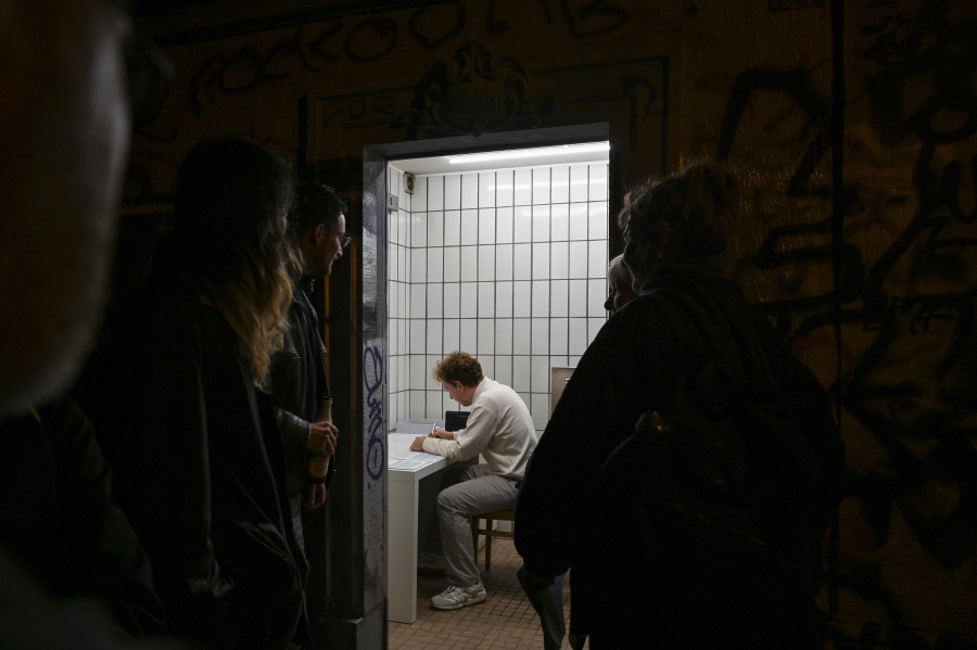 Jason Hirata, "Vergeltungs-Rechnung (reverse invoice)," 2025, Jason Hirata, "Vergeltung" at Kaiserwache, Freiburg im Breisgau, 2025. Courtesy: the Artist and Kaiserwache. Photo: Christina Sperling