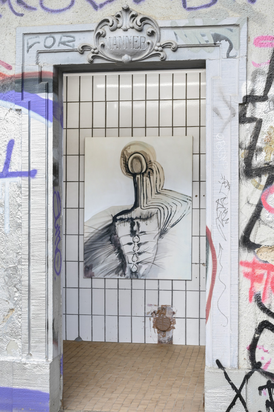 Mirjam Walter, "der Selbstausdehnung" (installation view), 2025, 130 x 100 cm, Mirjam Walter, "gestohlen bleiben" at Kaiserwache, Freiburg im Breisgau, 2025. Courtesy: the Artist and Kaiserwache. Photo: Stefan Lux