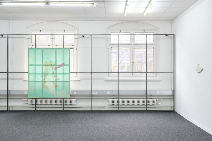 Left to right: Zoé de Soumagnat, Still, oil and acrylic on canvas, 180 x 150 cm, 2019; Jacopo Mazzetti, Children, laser etched quartz crystals, ca. 40 x 25 x 2 cm, 2012. Photo by Philip Ullrich. Courtesy of unanimous consent and the artist