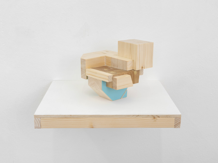 Petites chutes No 9, 2020, assembly of various woods, 14 x 16 x 14 cm, © Julien Gremaud. Courtesy of the artist and Heinzer Reszler gallery.