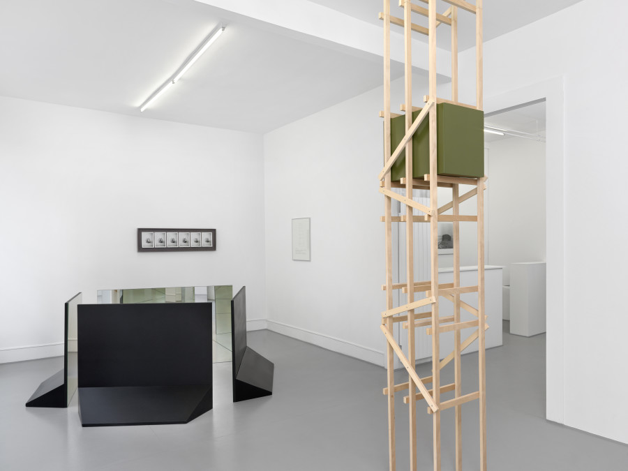 Installation view, Quentin Lefranc, Amorce(s), Galerie Joy de Rouvre, 2022. Photo: Annik Wetter