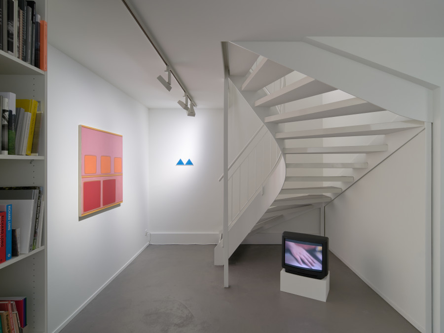 Installation view, Line up, Galerie Tschudi Zürich, Courtesy the artists and Galerie Tschudi, Photo: Max Ehrengruber