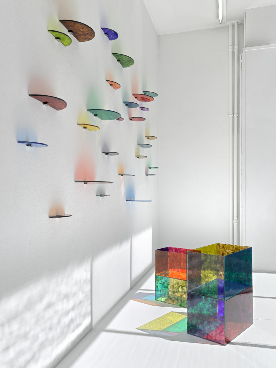Installation view, Sunah Choi, Intérieurs, Galerie Mezzanin, 2023. Photo credit: Annik Wetter