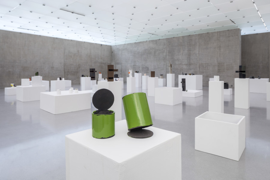 Peter Fischli Installation view, first floor, Kunsthaus Bregenz, 2020 Cans, Bags & Boxes, 2017–2019 Photo: Markus Tretter Courtesy of the artist © Peter Fischli, Kunsthaus Bregenz