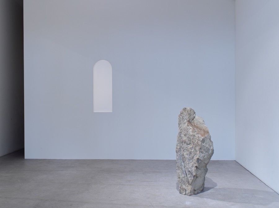Exhibition view, Mirko Baselgia, materia viva, Galerie Urs Meile, Lucerne, Switzerland, 17.3.-29.4.2022, photo by Stefan Altenburger