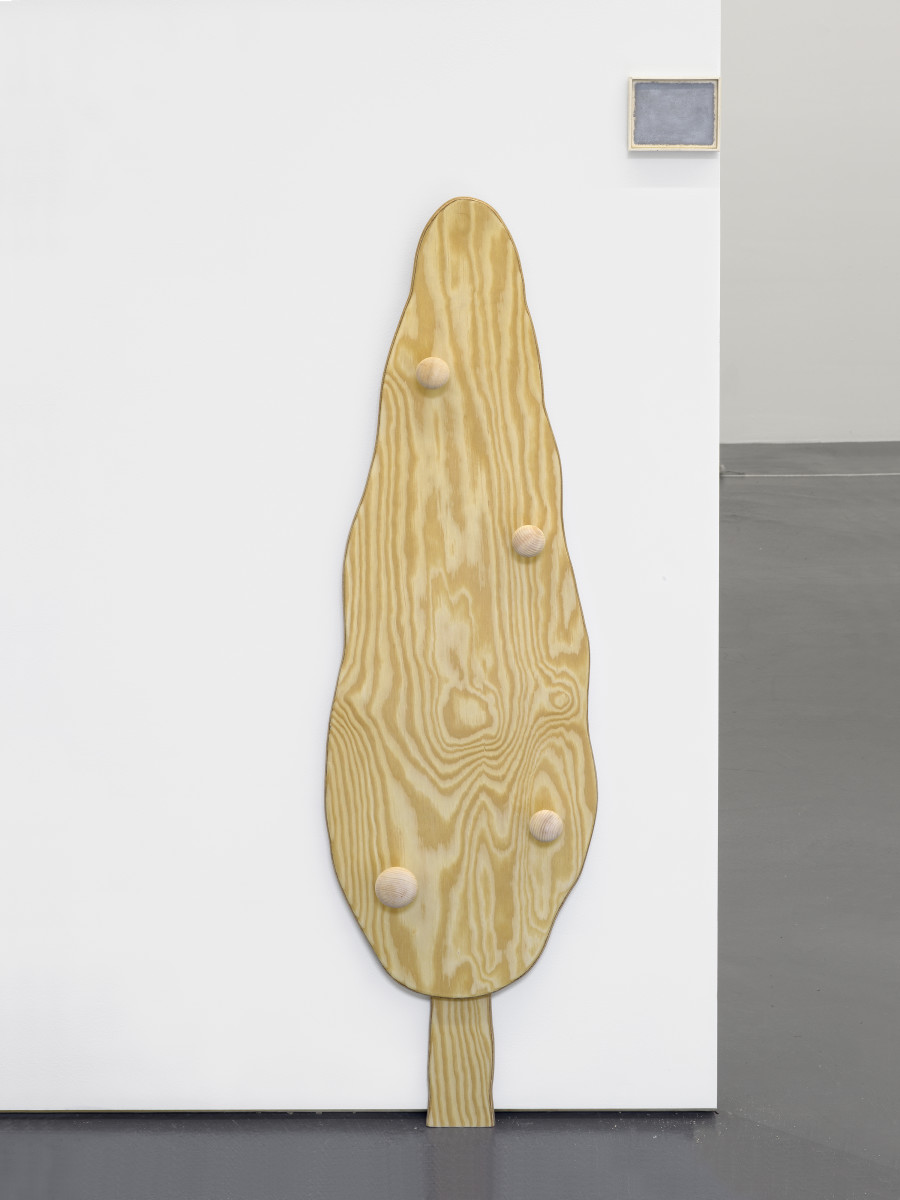 Min Yoon, A, G + ing: Inwrong Body, 2024, 2 parts: Plywood, wooden handles; Oil on canvas, artist’s frame, 102 x 28 x 6.5 cm; 8 x 9.5 x 2 cm. Photo: Cedric Mussano